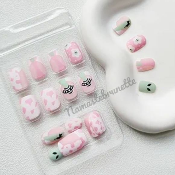 2/$16 Floral Alien Press on Nails - Picture 4 of 16